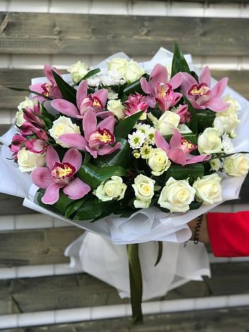 Букет цветов из: Розы и Хризантемы в Хасанье