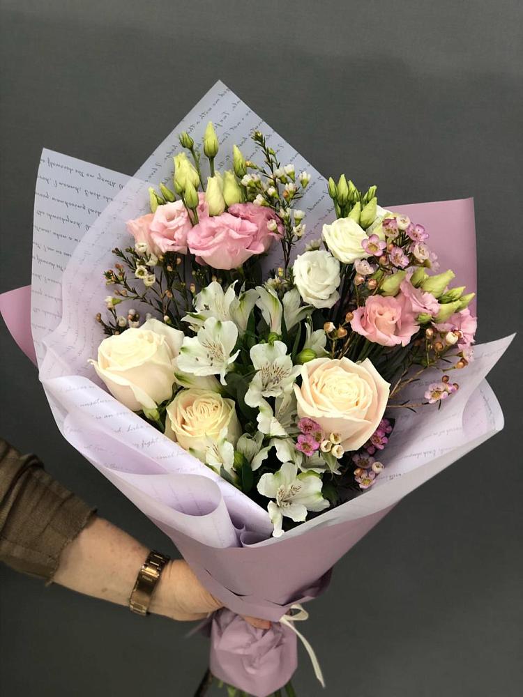 Букет цветов из: Альстромерии, Розы и Лизиантусы в Хасанье