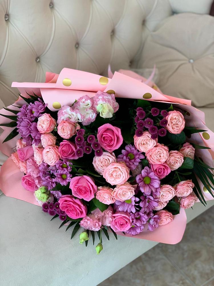 Букет цветов из: Хризантемы, Розы и Лизиантусы в Хасанье