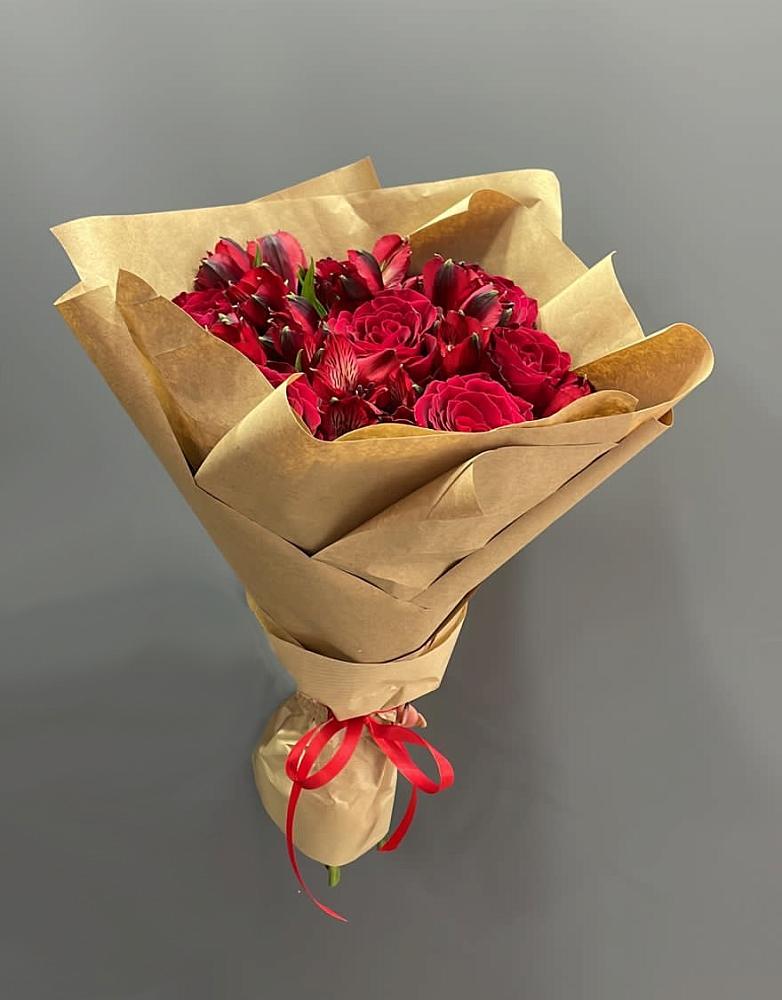 Букет цветов из: Альстромерии и Розы в Хасанье