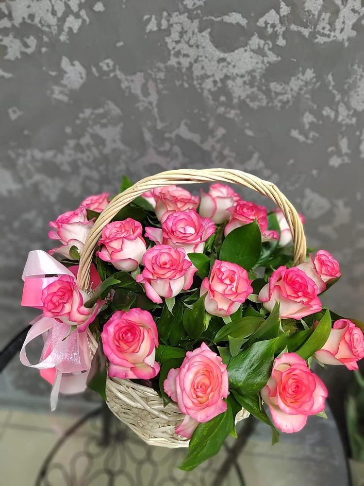 Цветочная композиция из Розы в корзине в Хасанье