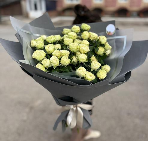 Букет Белые кустовые розы Солинеро в Хасанье