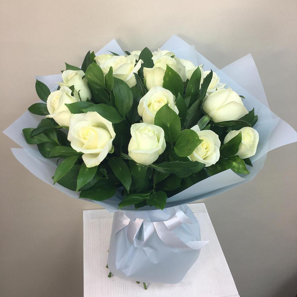 Букет 15 Белых роз Проуд в Хасанье