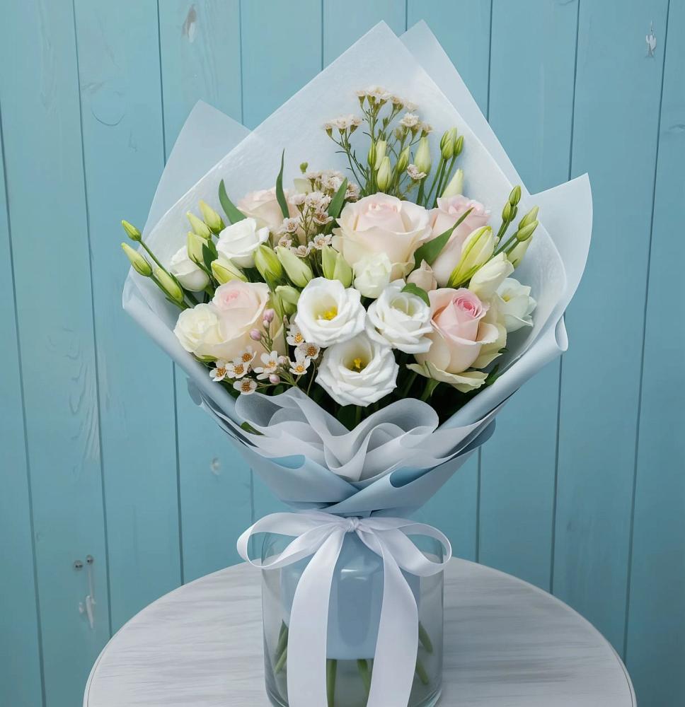 Букет цветов из: Розы и Лизиантусы в Хасанье