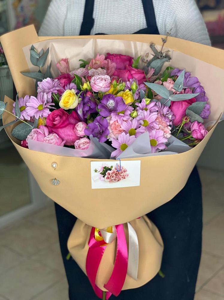 Букет цветов из: Хризантемы, Гвоздики и Альстромерии в Хасанье