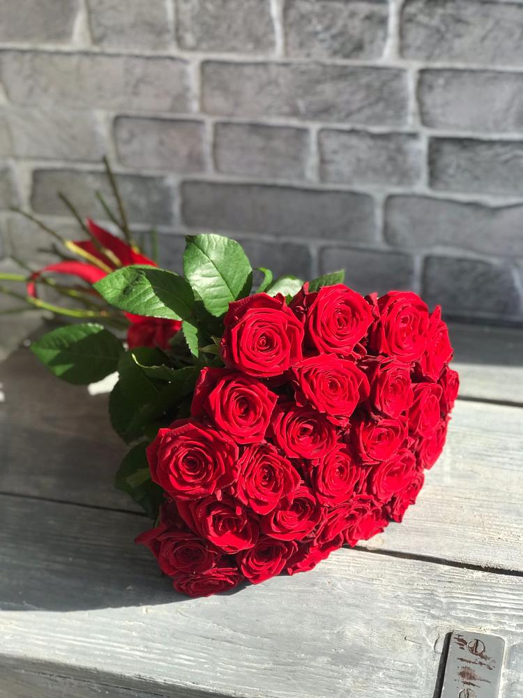 Букет Красные розы Фридом в Хасанье