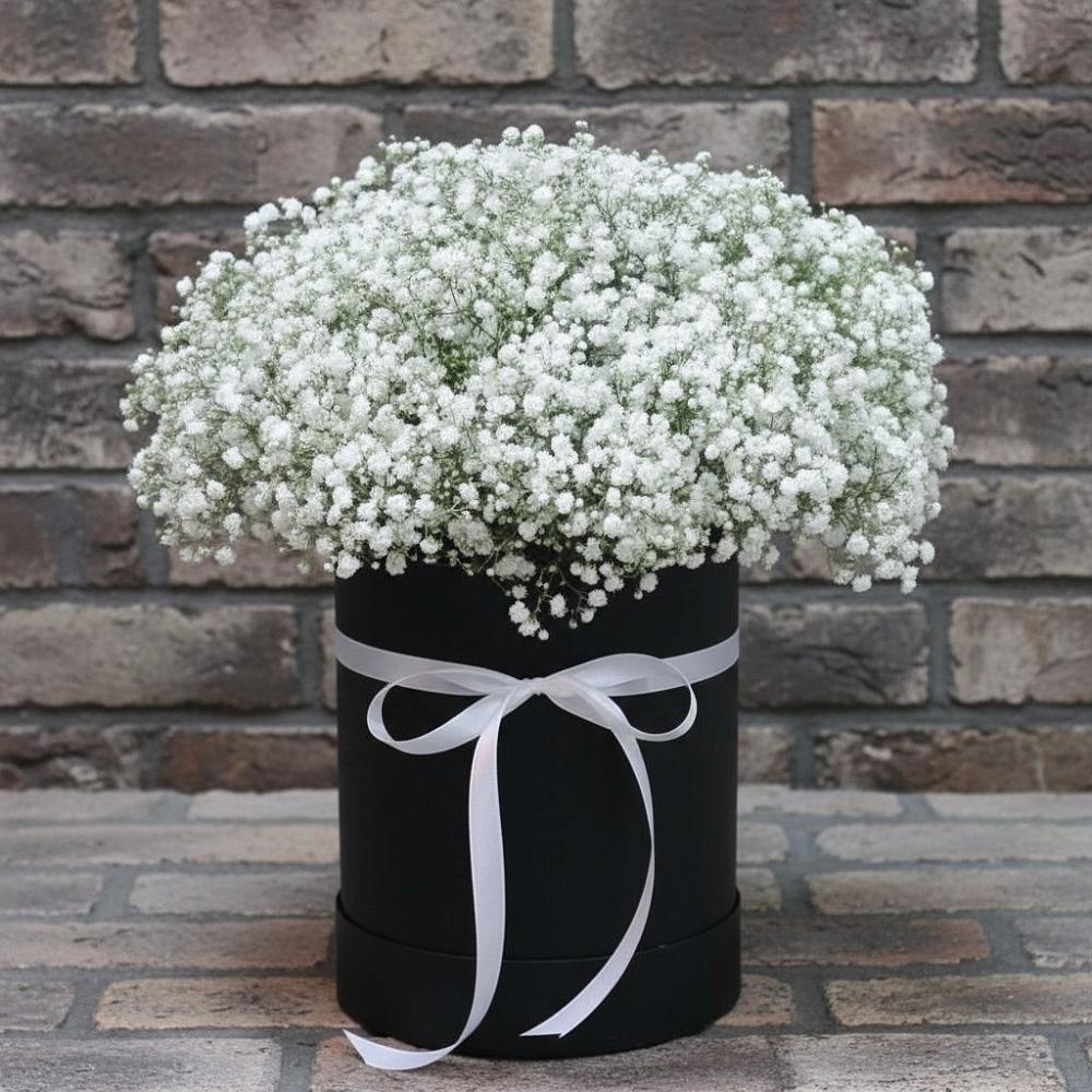 Цветочная композиция из Гипсофила в шляпной коробке в Хасанье