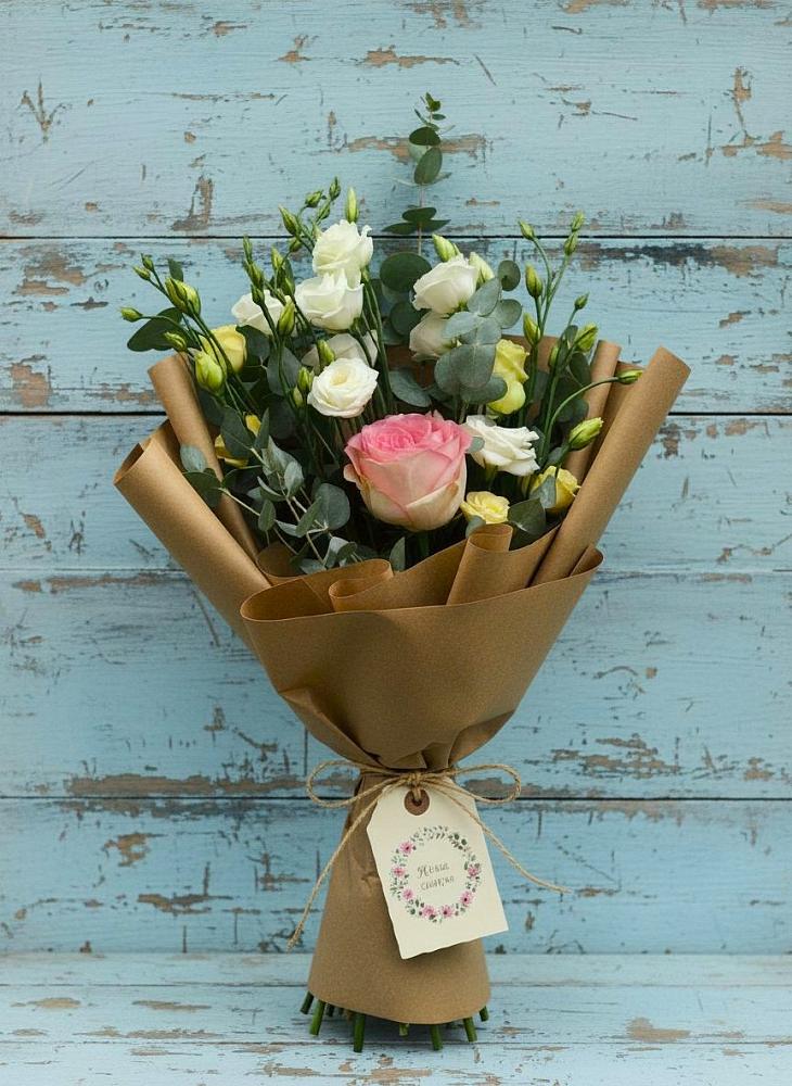 Букет цветов из: Розы и Лизиантусы в Хасанье