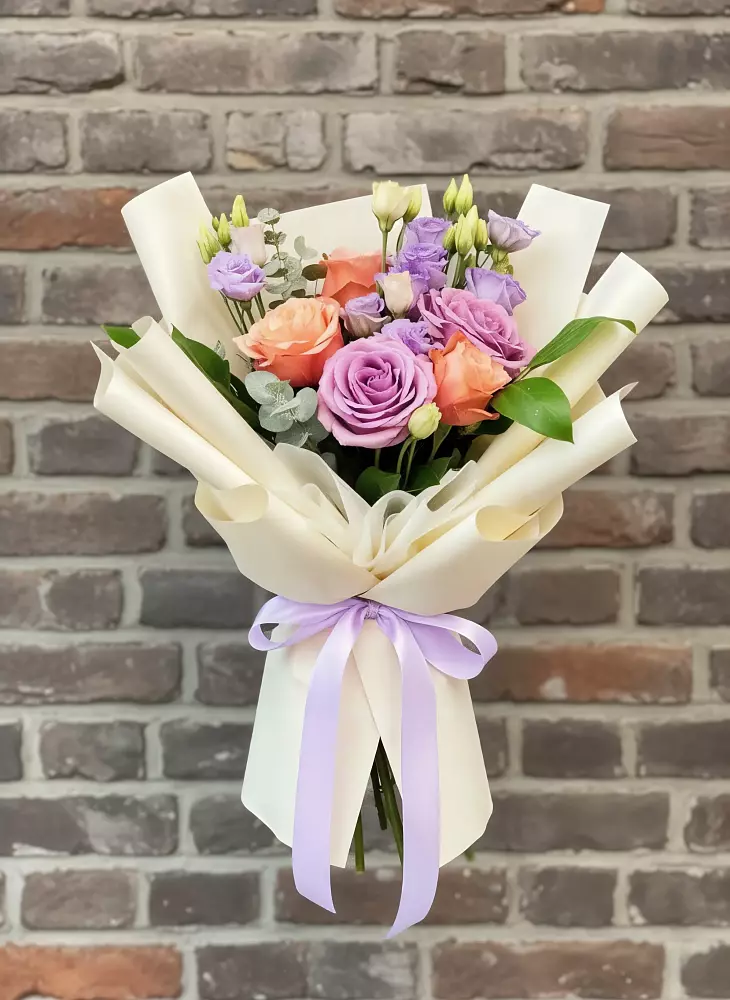 Букет цветов из: Лизиантусы и Розы в Хасанье