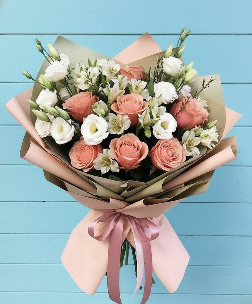 Букет цветов из: Розы, Альстромерии и Лизиантусы в Хасанье