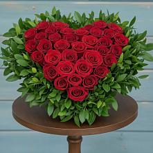 Цветочная композиция из Розы в виде сердца в Хасанье