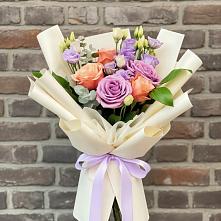 Букет цветов из:  Лизиантусы и Розы в Хасанье