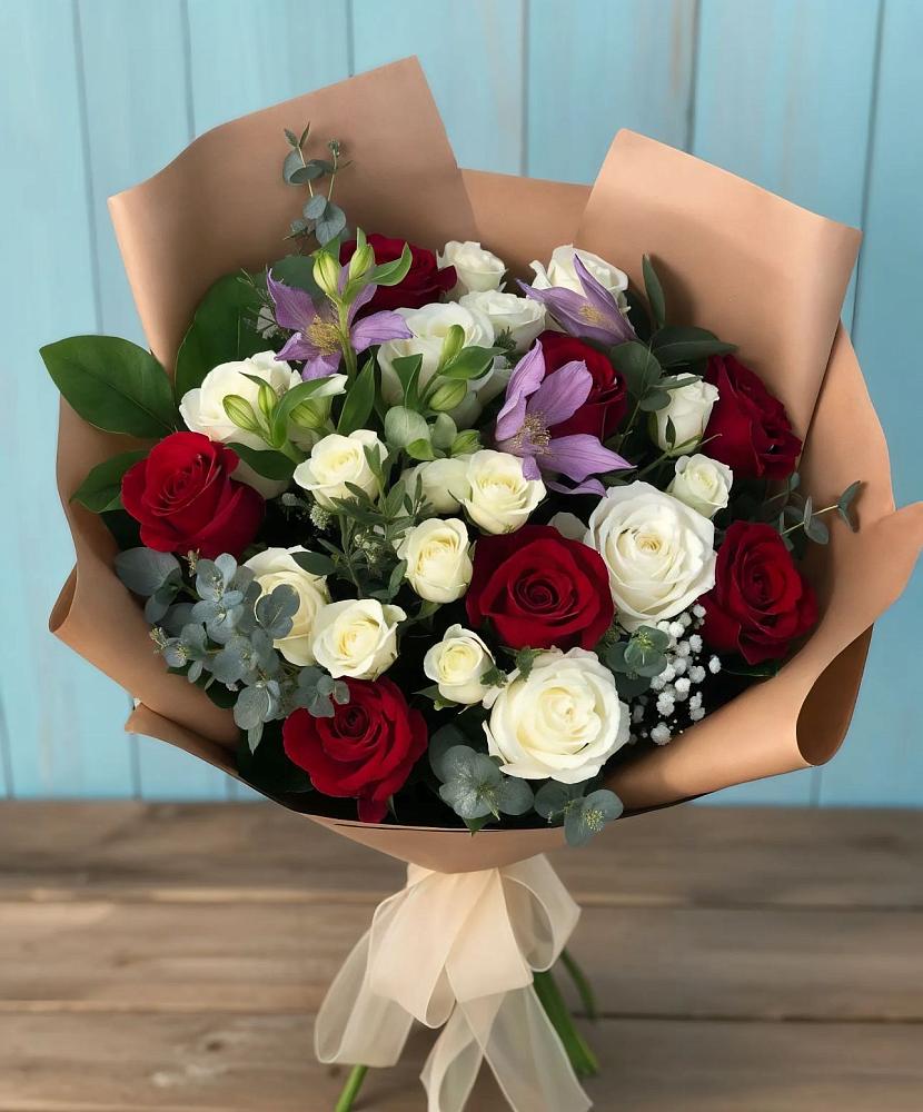 Букет цветов из: Розы и Альстромерии в Хасанье