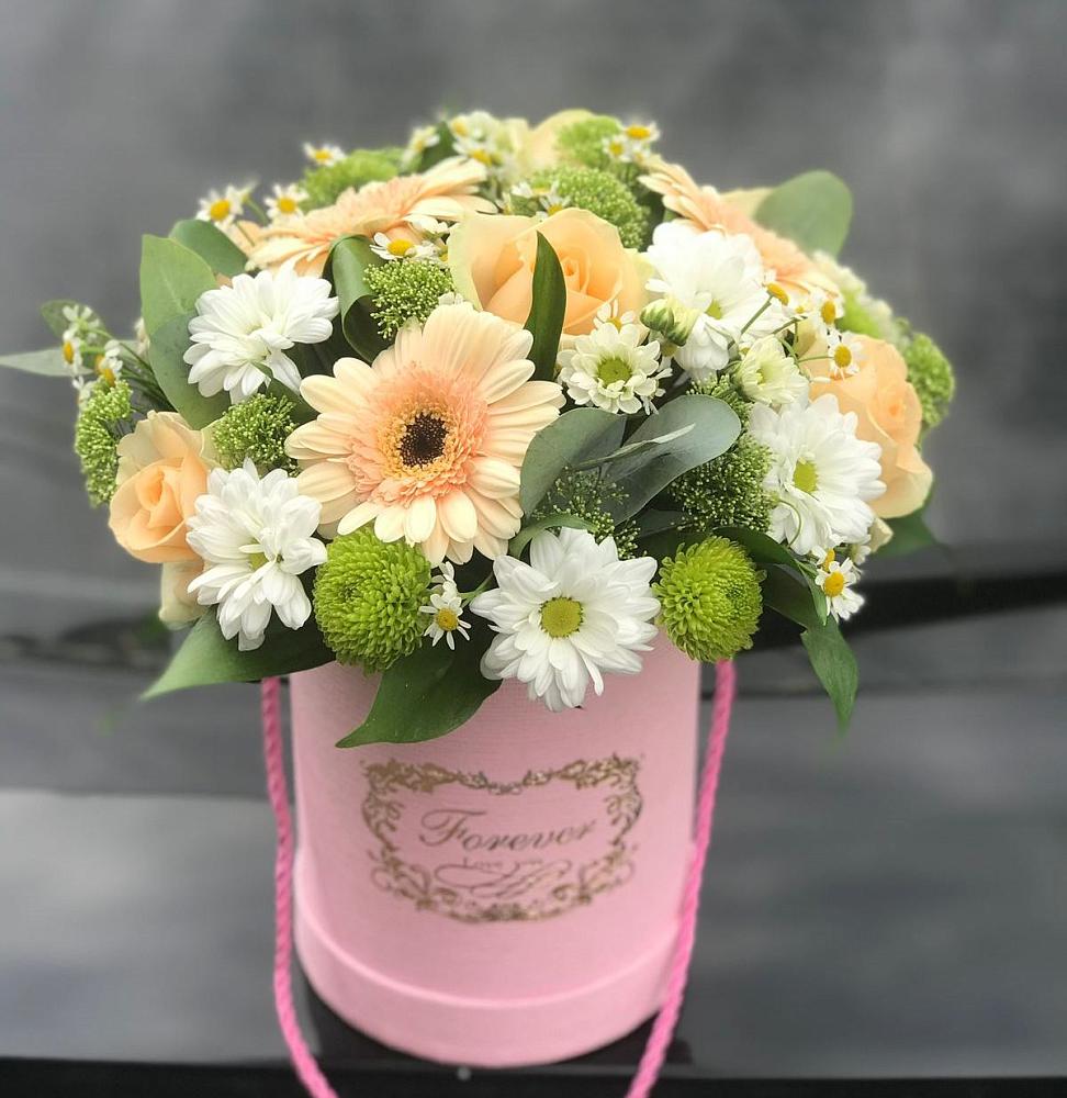 Цветочная композиция из Розы, Герберы и Хризантемы в шляпной коробке в Хасанье