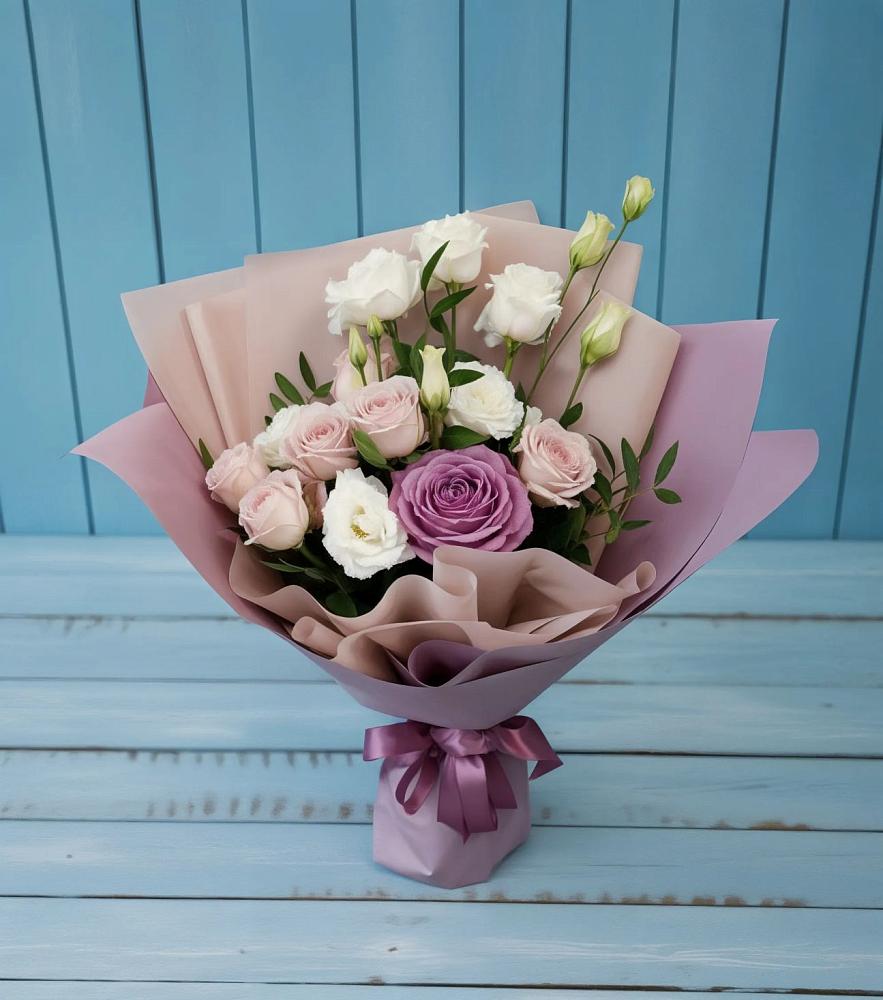 Букет цветов из: Розы и Лизиантусы в Хасанье